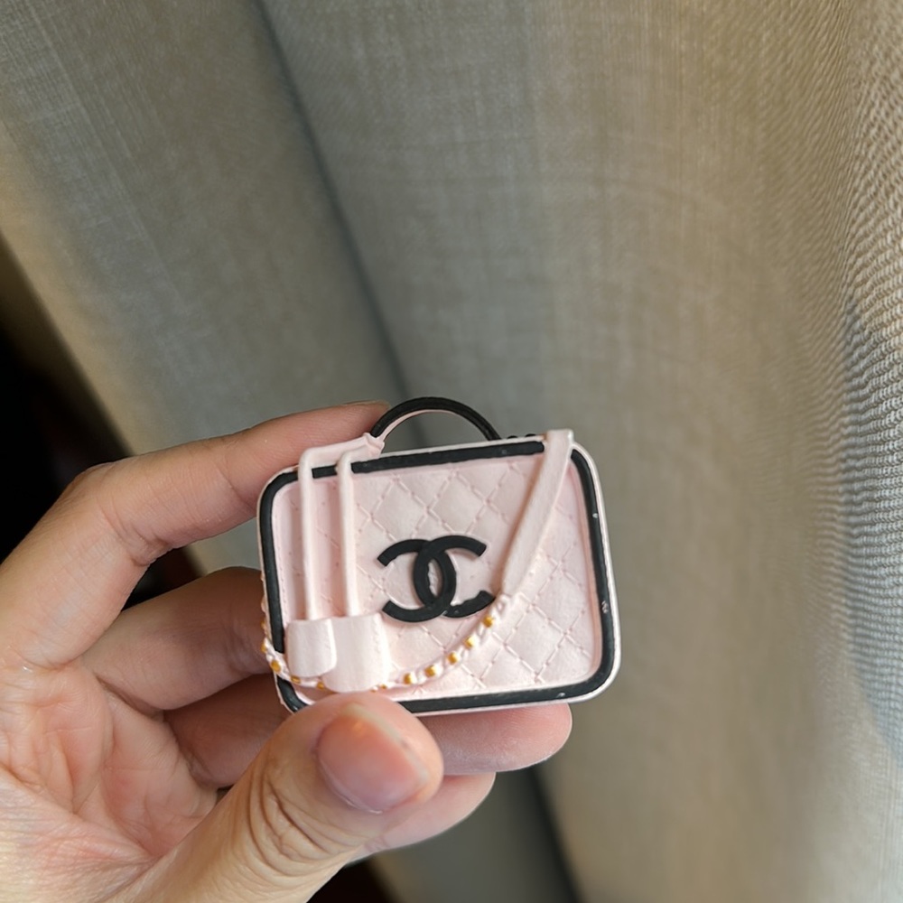 Chanel decor with clip